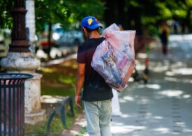 Proiect-pilot în Capitală: Compartimente speciale pentru sticle, PET-uri sau doze, montate pe coșurile de gunoi