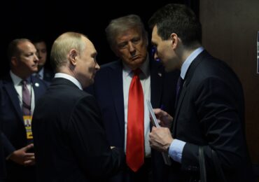 „Părea o capcană”. „Stăteam cu toții acolo ca proștii”. Cum au fost luați prin surprindere ucrainenii de acordul lui Trump cu Putin