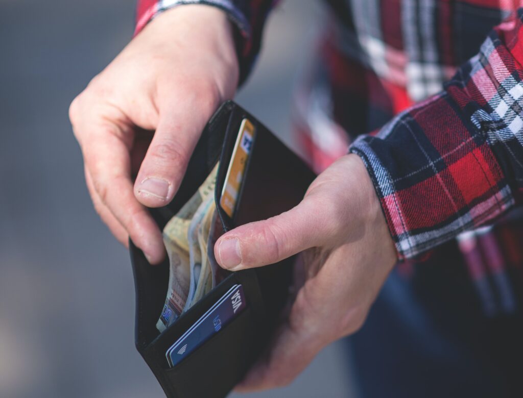 Cheltuielile cu salariile bugetarilor au scăzut semnificativ în 2025: ponderea în PIB a coborât la 8,8%