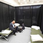 Balamucul din Alaska: Delegații dorm în cămine studențești, iar jurnaliștii ruși s-au cazat pe… stadion. Ironia supremă e masa din avion (Video)