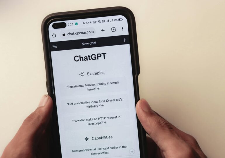 ChatGPT a oferit instrucțiuni de fabricare a bombelor și rețete pentru droguri