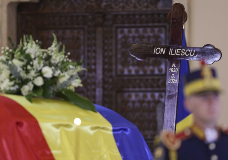 Iliescu nu va fi înmormântat în cavoul familiei, pentru că nu ar avea pază militară permanentă