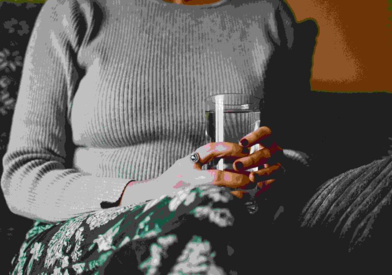 Nu bei suficientă apă? Ce se întâmplă dacă ești deshidratat și stresat