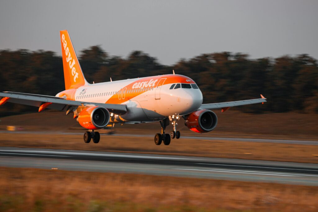Un avion care zbura spre Londra a fost deviat de urgență la Roma, din cauza unei baterii externe