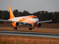 Un avion care zbura spre Londra a fost deviat de urgență la Roma, din cauza unei baterii externe