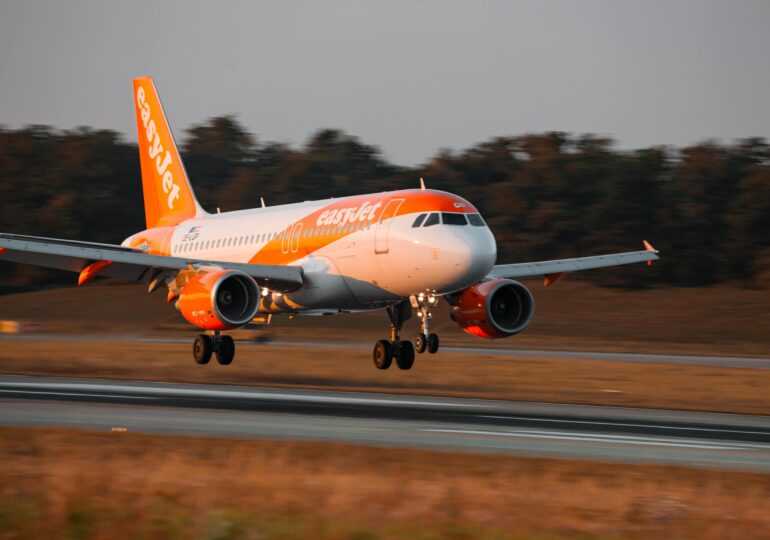 Două avioane easyJet s-au ciocnit. Aeroportul din Manchester și-a suspendat zborurile