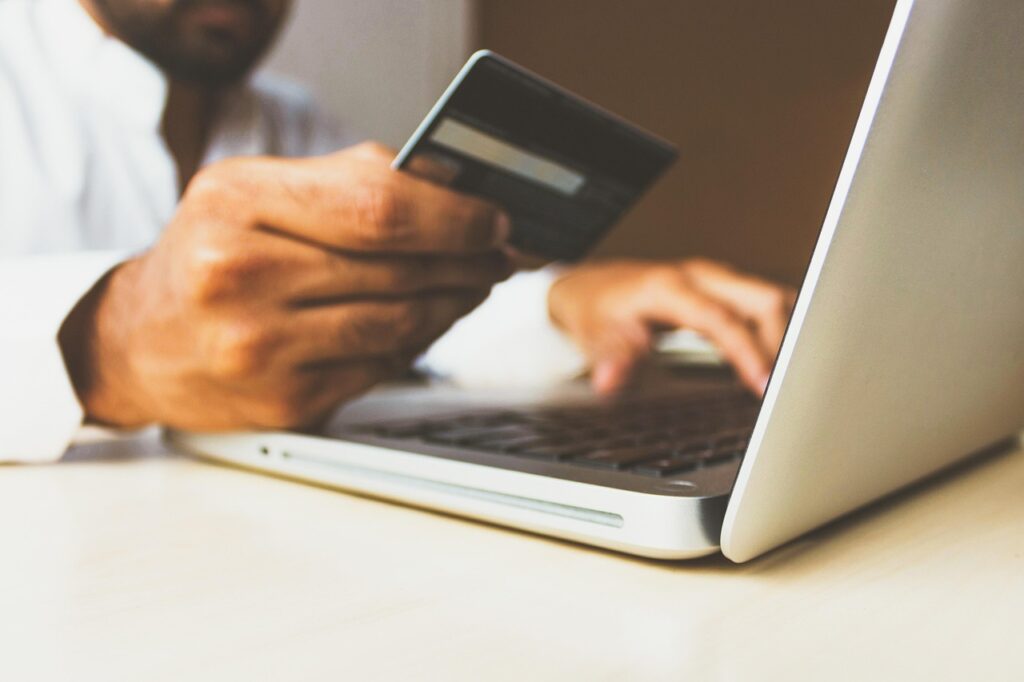 Avertisment de la Consiliul Fiscal: Numărul românilor care folosesc serviciile publice online scade, deși statul a alocat sute de milioane de euro pentru digitalizare