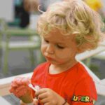 Copiii moștenesc obezitatea. Dar cine „cântărește” mai mult: mama sau tatăl?