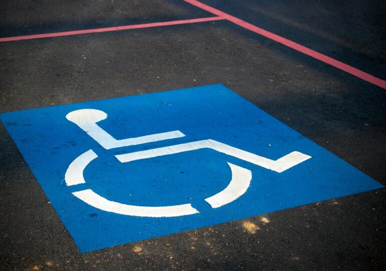 Se schimbă sistemul de evaluare pentru încadrarea în grad de handicap. Ministrul Muncii: Va fi doar despre cei care trăiesc zi de zi cu o dizabilitate