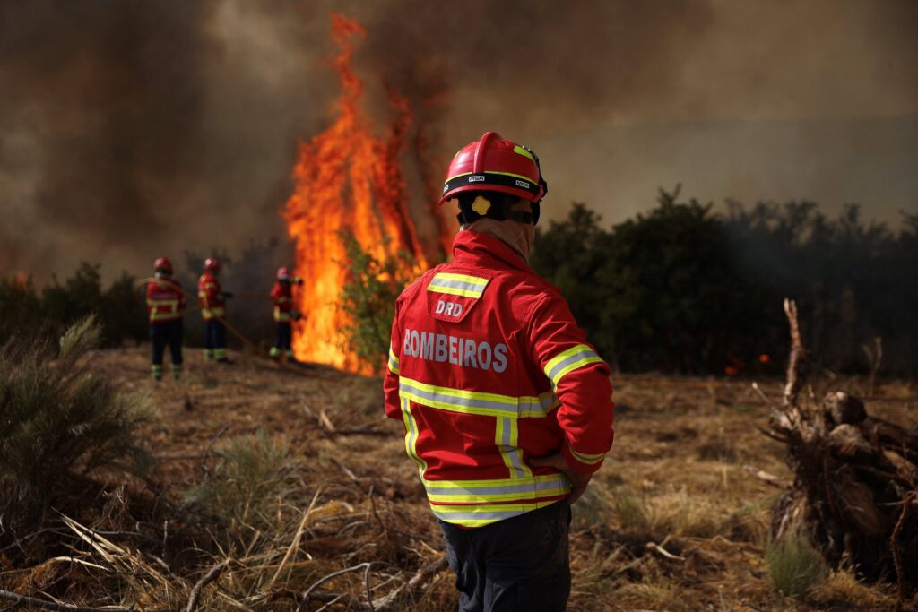 Incendii devastatoare în Europa. Un român a murit în Spania, 6.000 de persoane au fost evacuate (Foto &amp; Video)