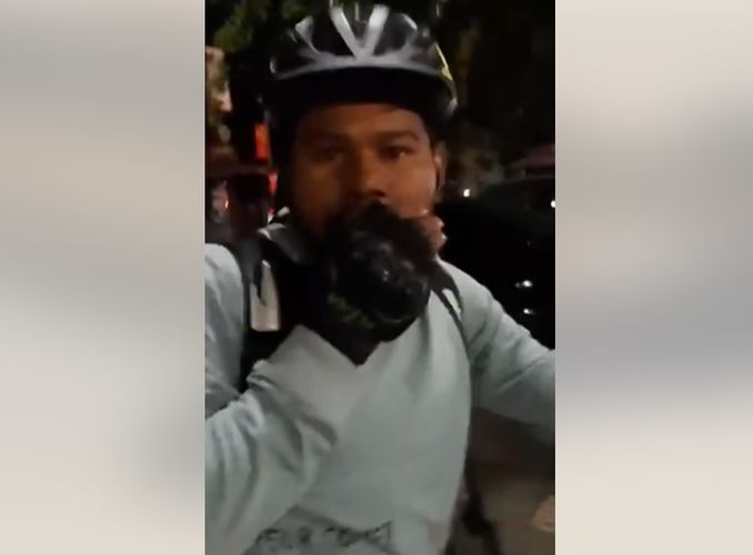 Livrator din Bangladesh, atacat în București: „Du-te înapoi în țara ta!” Agresorul, un tânăr de 20 de ani, a fost arestat (Video)