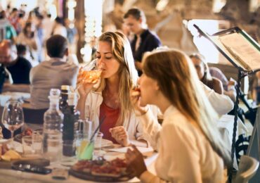 Ar trebui să mâncăm la fiecare două-trei ore pentru a ne accelera metabolismul?