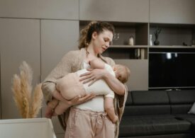 Maternitatea și riscul cancerului la sân. Contează când naști primul copil? Ce-a arătat cel mai recent studiu
