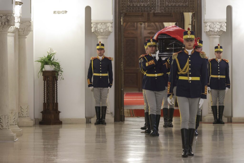 militari sicriu