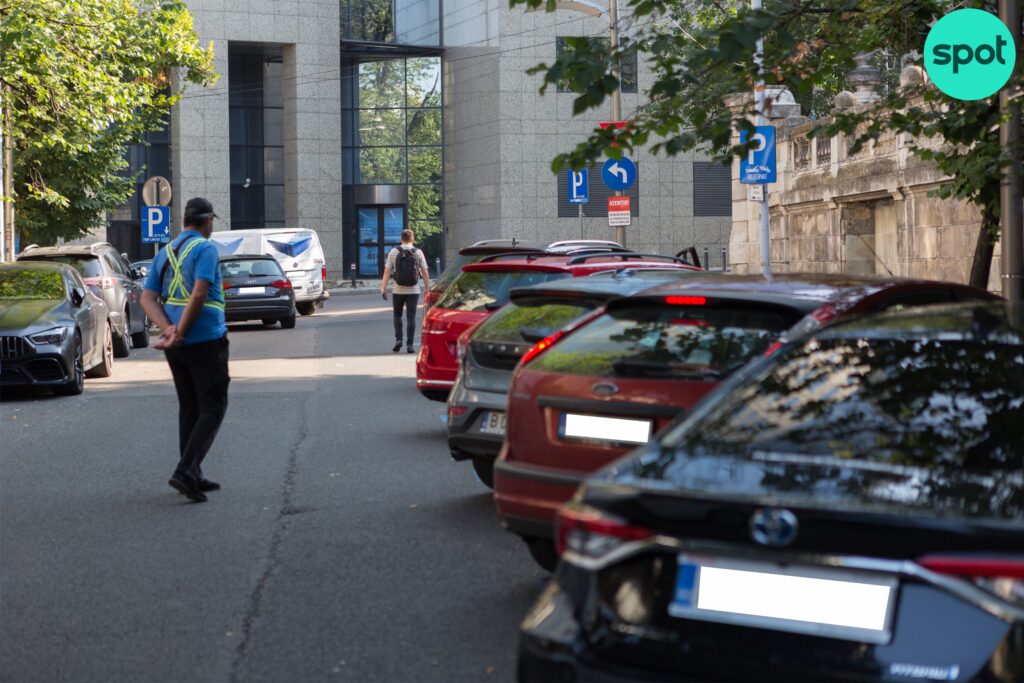 Un oraș în care doar fraierii plătesc amenzile de parcare: Compania Parking face profit, dar Primăria Capitalei rămâne cu praful de pe tobă