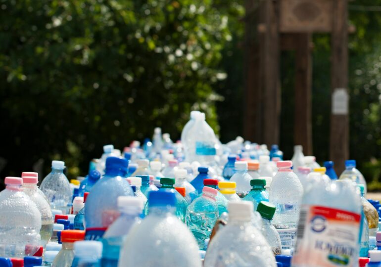„Eșec abject”: Negocierile pentru tratatul global privind poluarea cu plastic s-au încheiat la Geneva fără acord