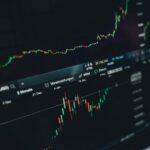 Primii pași la bursă: ce trebuie să știi înainte să investești prima oară