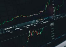 Primii pași la bursă: ce trebuie să știi înainte să investești prima oară