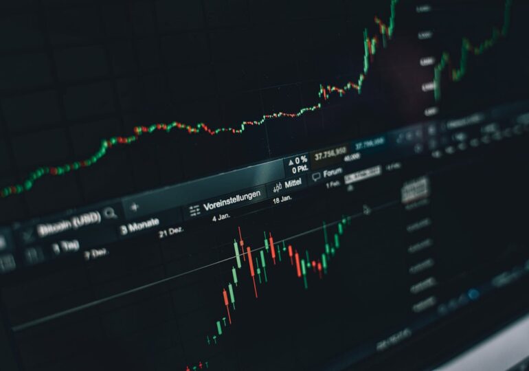 Primii pași la bursă: ce trebuie să știi înainte să investești prima oară
