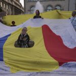 Protest în Piața Universității față de funeraliile naționale pentru Ion Iliescu. Jandarmeria spune că manifestația e ilegală (Foto)