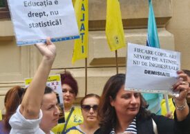 Profesorii au ieșit din nou în stradă și amenință cu boicotarea anului școlar: Ne-am săturat să suferim noi pentru greșelile voastre! (Video)