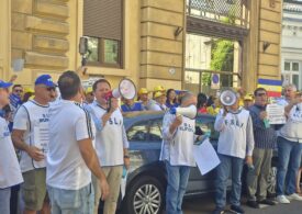 Bolojan, acuzat de dezinformare și manipulare referitor la norma profesorilor. Sindicatele anunță calendarul protestelor