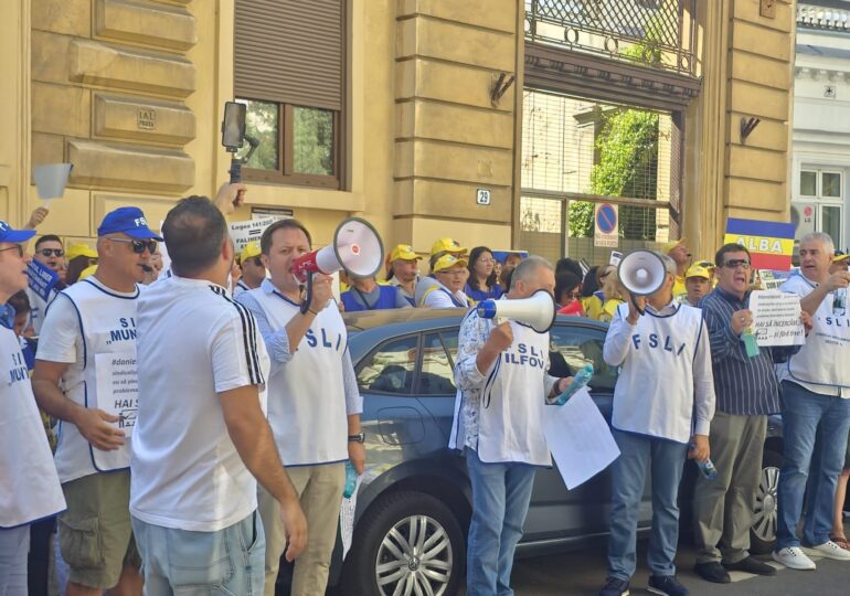 Bolojan, acuzat de dezinformare și manipulare referitor la norma profesorilor. Sindicatele anunță calendarul protestelor