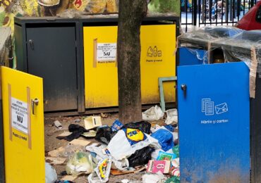 Paradoxul gunoiului, în Sectorul 2: Au fost aduse pubele noi, ecologice, de milioane de euro, dar nu pot fi folosite