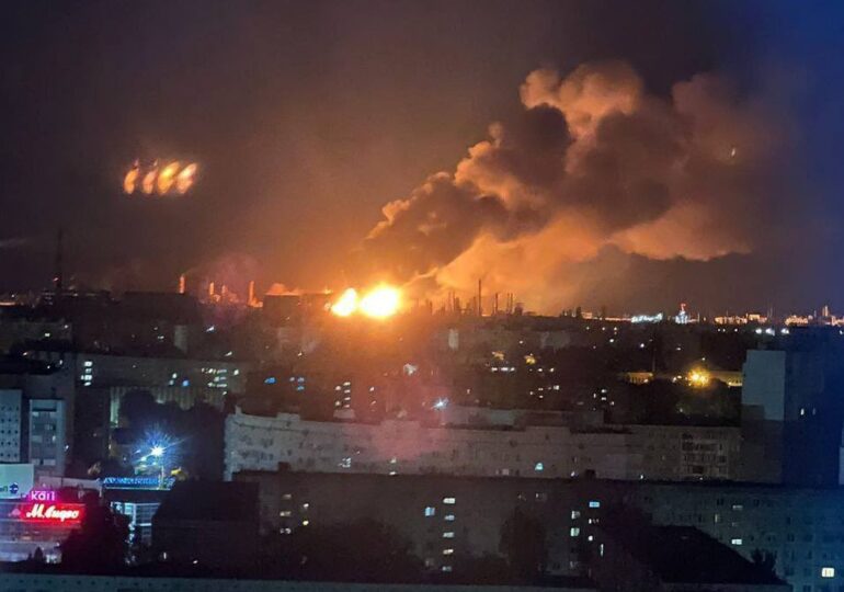 <span style="color:#990000;">Ziua 1268</span> Atac cu dronă la Rostov-pe-Don, rafinărie lovită la Volgograd (Video). Pokrovsk, sub amenințarea încercuirii ruse. Putin: SUA fac „eforturi sincere” pentru pace, propune acord nuclear