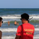 Un bărbat s-a înecat la Jupiter, după ce a ignorat steagul roșu. Doi copii, salvați la limită după ce turiștii au făcut lanț uman