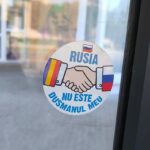 Stickere cu mesaj pro-Moscova, lipite în orașele din România. „Rusia «nu e dușmanul tău» – până când te trimite în Siberia”