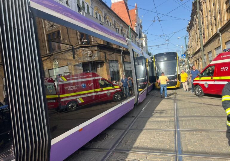 Două tramvaie s-au ciocnit în Timișoara: Trei persoane au fost rănite (Foto & Video)