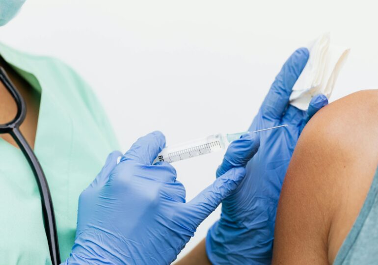 Guvernul extinde vaccinarea gratuită anti-HPV și pentru băieți