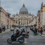 Politico: Vaticanul ar fi implicat într-un sistem de spălare de bani la scară largă