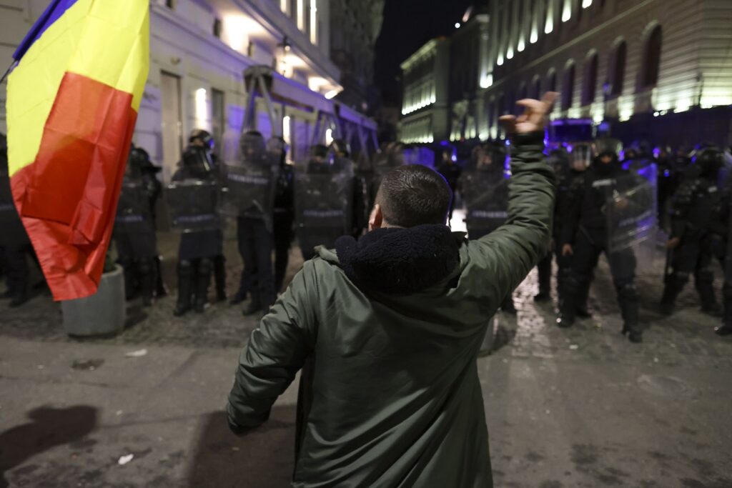 Protestatarii acuzați de violențe la sediul BEC au fost trimiși în judecată