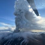 Un vulcan din Rusia a erupt după mai mult de 450 de ani de inactivitate (Foto & Video)