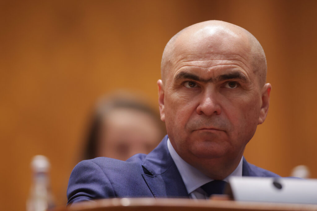 Va fi iar majorat salariul minim în 2026? Bolojan analizează. PSD e categoric. Am avut creștere de 59% în doar 3 ani și tot statul câștigă