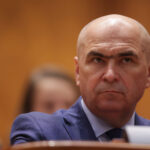 Un nou scandal în coaliție: Un deputat USR depune plângere penală împotriva premierului Bolojan