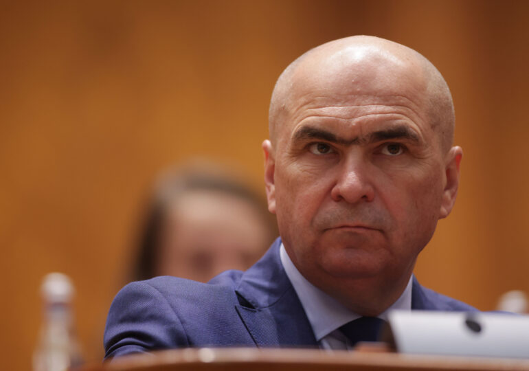 Un nou scandal în coaliție: Un deputat USR depune plângere penală împotriva premierului Bolojan