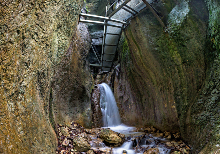 Canionul 7 Scări: 7 recomandări pentru o drumeție spectaculoasă în Munții Piatra Mare