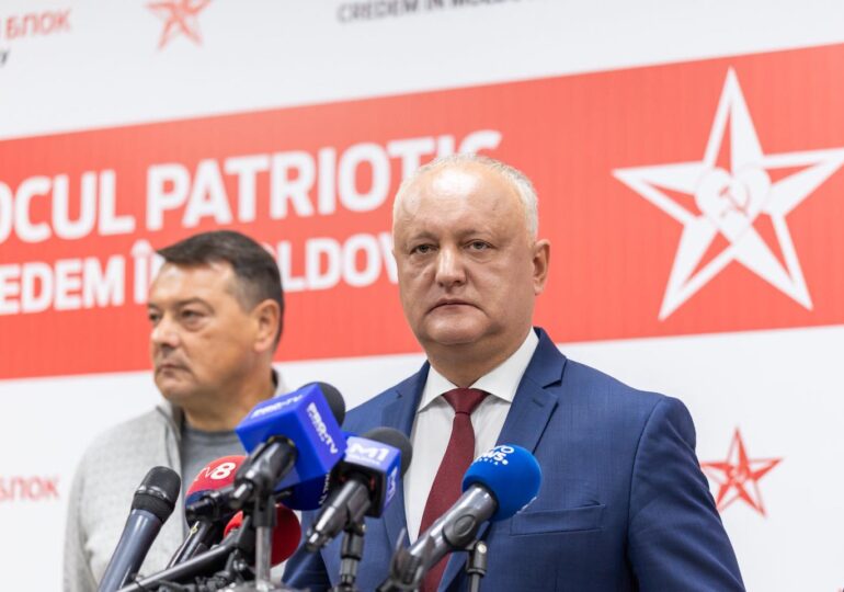 Noapte tensionată la Chișinău: Dodon face protest și acuză fraude (Video)
