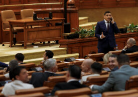 AUR conduce în intențiile de vot, POT e în creștere. Jumătate dintre români ar susține suspendarea președintelui - sondaj CURS