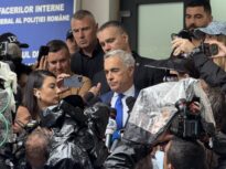 Călin Georgescu se compară cu Trump și spune că dosarul i-a fost fabricat. Susținătorii lui s-au îmbrâncit cu jandarmii