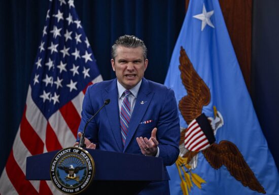 "Începe să-mi fie milă de Pete Hegseth" - un briefing haotic și intens religios, presărat cu atacuri la "fariseii" din presă (Video)