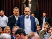Kelemen Hunor îl ironizează pe șeful ANAF: Recunosc fără rezerve, am încălcat legea! Am făcut șase borcane de gem de prune. Aș fi făcut și pălincă