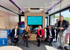 La un an de la inundațiile din Galați: BCR și OMNIASIG Vienna Insurance Group oferă 400 de polițe PAD gratuite locuitorilor din Pechea și educație financiară dedicată asigurărilor