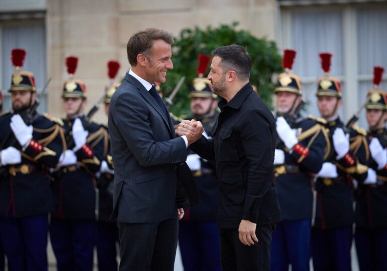 Președintele Volodimir Zelenski se întâlnește cu Emmanuel Macron, după întâlnirea SUA-Ucraina din Florida