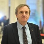 Șeful Comisiei de Apărare conduce un Mercedes de 140.000 de euro, cumpărat de un magazin sătesc