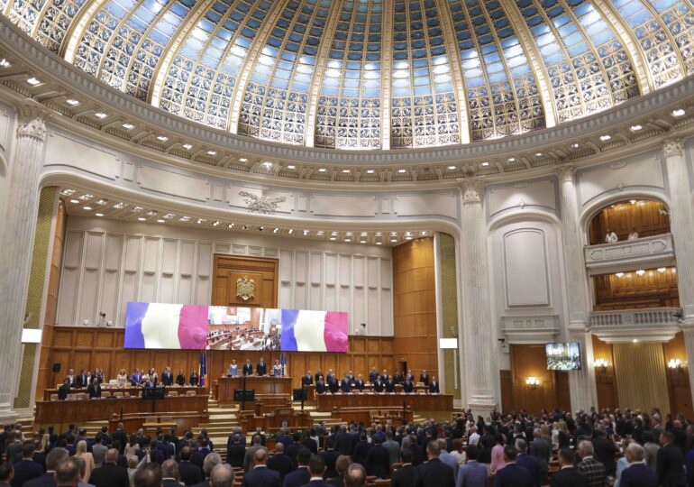 Aproape 300 de amendamente au fost depuse la pachetul de 5 legi pentru care Guvernul își asumă răspunderea