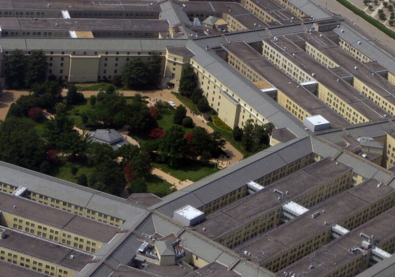 Armata americană, plătită de puteri străine? - Trump primește o donație "anonimă" de 130 de milioane de dolari pentru salariile soldaților